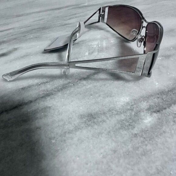 West Loop Silver Aviator Sunglasses with Gradient Lenses - Picture 5 of 5